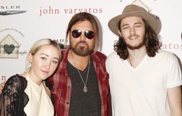 Billy Ray Cyrus avec ses enfants Noah Cyrus et Trace Dempsey Cyrus à la journée caritative "Stuart House" à Los Angeles, le 26 avril 2015