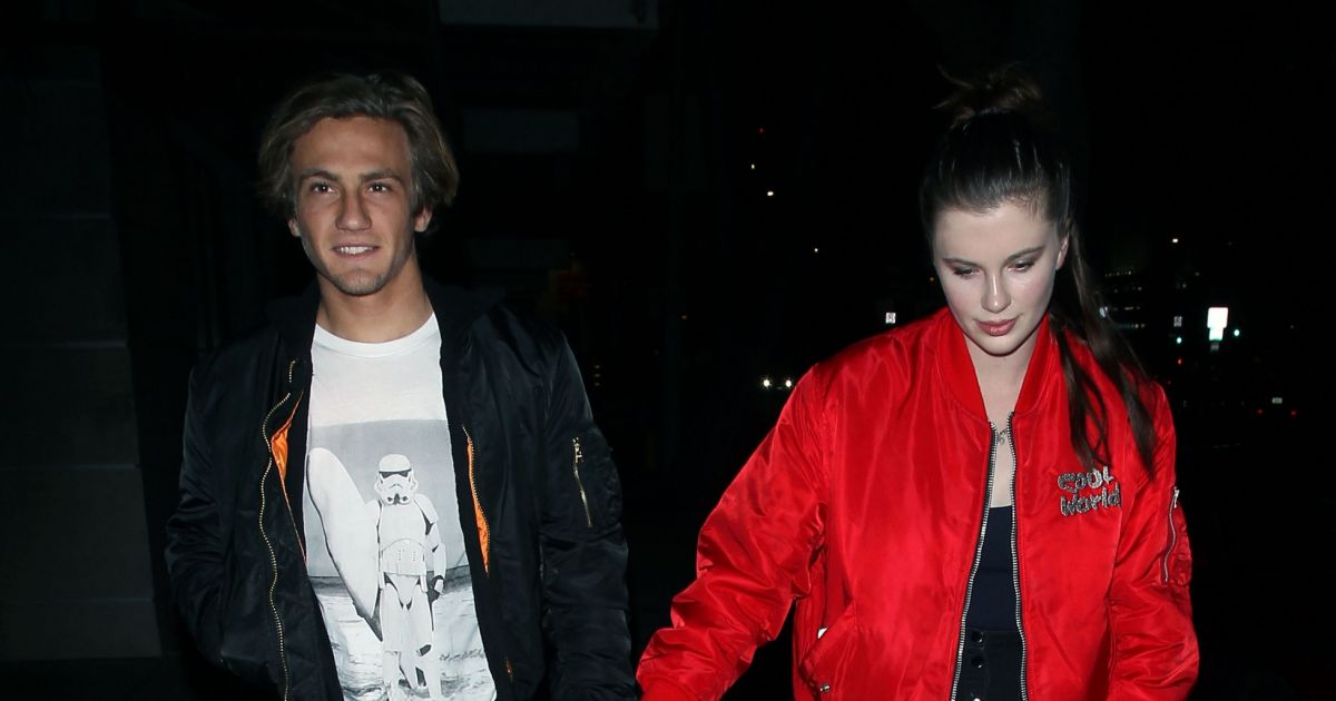 Le mannequin Ireland Baldwin et son compagnon Noah Schweizer arrivent