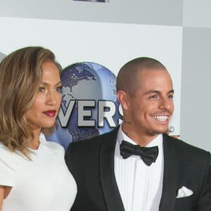 Jennifer Lopez et son compagnon Casper Smart à la soirée E! Entertainment Golden Globe à Beverly Hills, le 10 janvier 2016