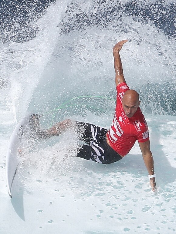 Kelly Slater lors du championnat du monde de surf à Hawaii, le 16 décembre 2015.