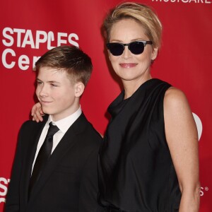 Sharon Stone et son fils Roan Bronstein à la soirée MusiCares Person of the Year 2016 en l'honneur de Lionel Richie au Convention Center à Los Angeles, le 13 février 2016