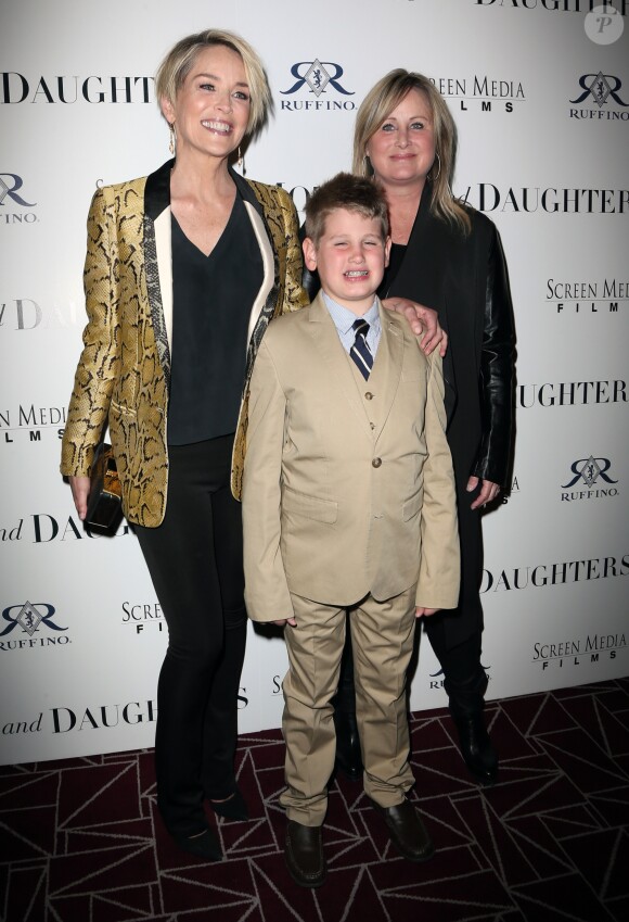 Sharon Stone avec son fils Laird Stone et sa soeur Kelly Stone - Sharon Stone assiste à la première de ''Mothers And Daughters'' à Los Angeles le 28 avril 2016