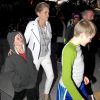 Sharon Stone et ses enfants Quinn et Laird arrivent au Staples Center de Los Angeles pour assister au match de basket Los Angeles Lakers contre Denver Nuggets le 25 Mars 2016.