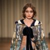 Gigi Hadid - Défilé de mode prêt-à-porter "Alberta Ferretti", collection automne-hiver 2017/2018, à Milan, le 23 février 2017.