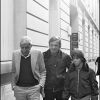 Jean-Paul Belmondo avec son fils Paul et Charles Gérard à Paris en 1977