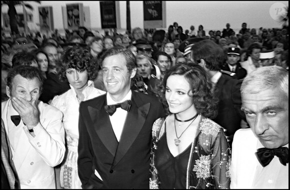 Charles Gérard et Jean-Paul Belmondo avec Laura Antonelli au Festival de Cannes 1974