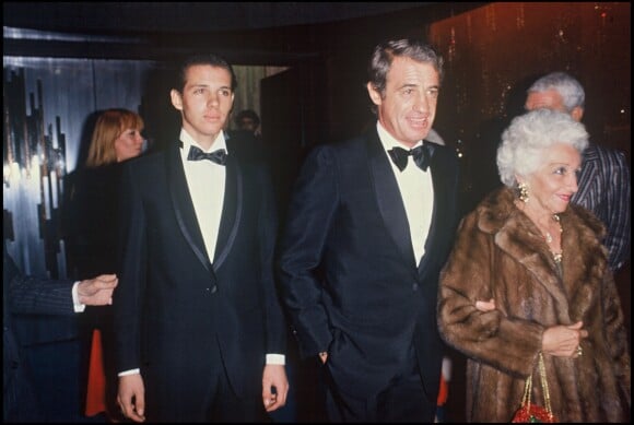 Charles Gérard et Jean-Paul Belmondo avec sa mère Madeleine (photo d'archive)