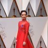 Ruth Negga (robe Maison Valentino) lors de la cérémonie des Oscars au Dolby Theater, Los Angeles, le 26 février 2017.