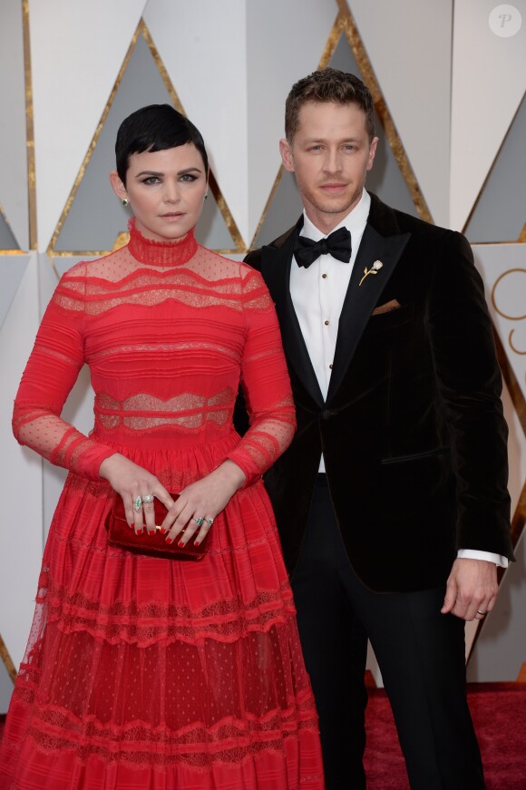 Ginnifer Goodwin et Joshua Dallas sur le tapis rouge des Oscars au Dolby Theater, Los Angeles, le 26 février 2017.