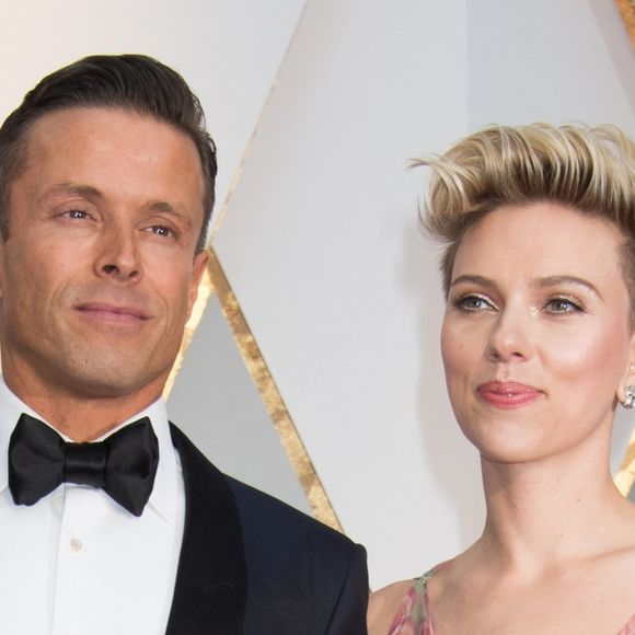 Scarlett Johansson et son agent Joe Machota à la 89ème cérémonie des Oscars au Hollywood & Highland Center à Hollywood, le 26 février 2017