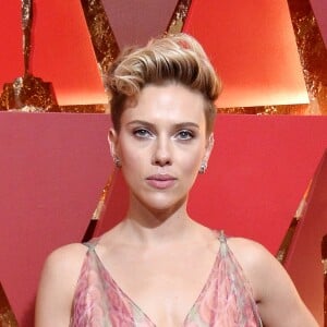 Scarlett Johansson sur le tapis rouge des Oscars au Dolby Theater, Los Angeles, le 26 février 2017.