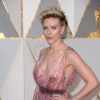 Scarlett Johansson sur le tapis rouge des Oscars au Dolby Theater, Los Angeles, le 26 février 2017.