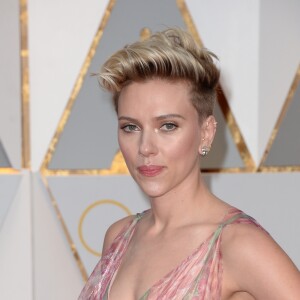 Scarlett Johansson sur le tapis rouge des Oscars au Dolby Theater, Los Angeles, le 26 février 2017.