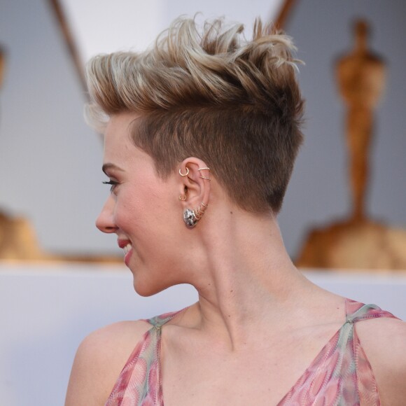 Scarlett Johansson sur le tapis rouge des Oscars au Dolby Theater, Los Angeles, le 26 février 2017.