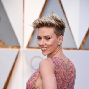 Scarlett Johansson sur le tapis rouge des Oscars au Dolby Theater, Los Angeles, le 26 février 2017.