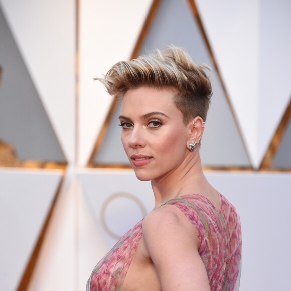 Scarlett Johansson sur le tapis rouge des Oscars au Dolby Theater, Los Angeles, le 26 février 2017.