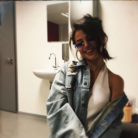 Selena Gomez dans les coulisses du concert de son amoureux The Weeknd à Amsterdam. Photo publiée sur Instagram le 24 février 2017