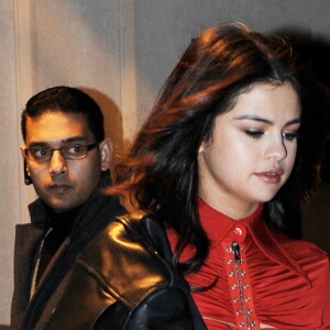 Exclusif - Selena Gomez à la sortie d'un immeuble à New York, le jour de la Saint-Valentin. Plus tôt dans la journée, la chanteuse assistait au défilé de mode "Coach". Le 14 février 2017