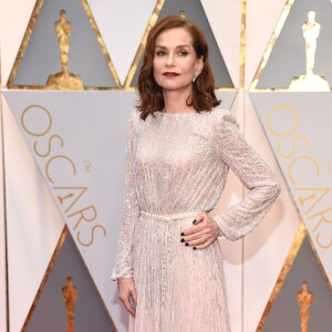 Isabelle Huppert en robe Haute Couture Giorgio Armani Privé - 89e cérémonie des Oscars à Hollywood, le 26 février 2017. © Lisa O'Connor/Zuma Press/Bestimage