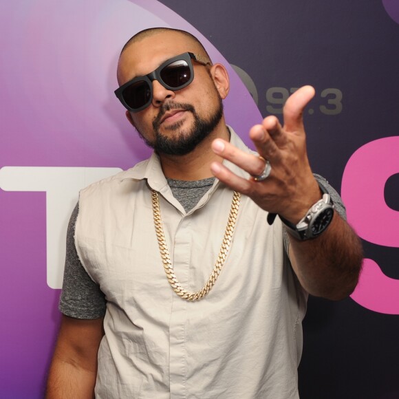 Sean Paul pose lors de son passage à la station de radio Y-100 à Fort Lauderdale le 27 janvier 2017.