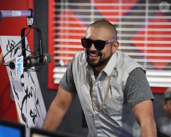 Sean Paul pose lors de son passage à la station de radio Y-100 à Fort Lauderdale le 27 janvier 2017.