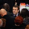 Emmanuel Macron, leader du mouvement "En Marche", candidat aux élections présidentielles 2017, a dédicacé son livre "Révolution" dans une librairie à Brive-la-Gaillarde en Corrèze. Le 25 février 2017 © Patrick Bernard / Bestimage