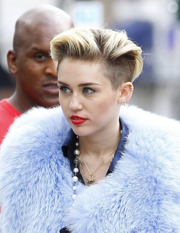 Exclusif - Miley Cyrus a la sortie d'un studio photo a Londres, le 11 septembre 2013.