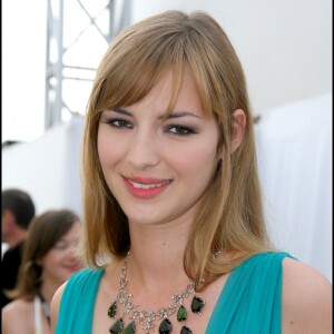 Louise Bourgoin sur le plateau du "Grand Journal" de Canal +. 60e fetsival de Cannes le 21 mai 2007.
 