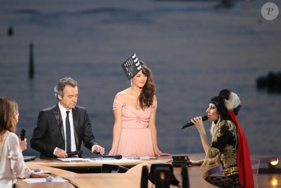 Michel Denisot, Charlotte Le Bon et Lady Gaga sur le plateau du "Grand Journal" de Canal +. 64e festival de Cannes, le 11 mai 2011.