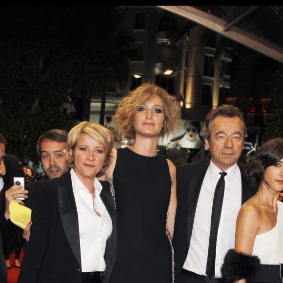 Ariane Massenet, Pauline Lefèvre et Michel Denisot. Montée des marches du film "L'autre monde". 63e festival de Cannes le 17 mai 2010.