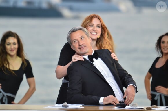 Antoine de Caunes et Alison Wheeler - Ambiance sur le plateau du Grand Journal de Canal + lors du 68ème festival de Cannes le 13 mai 2015.