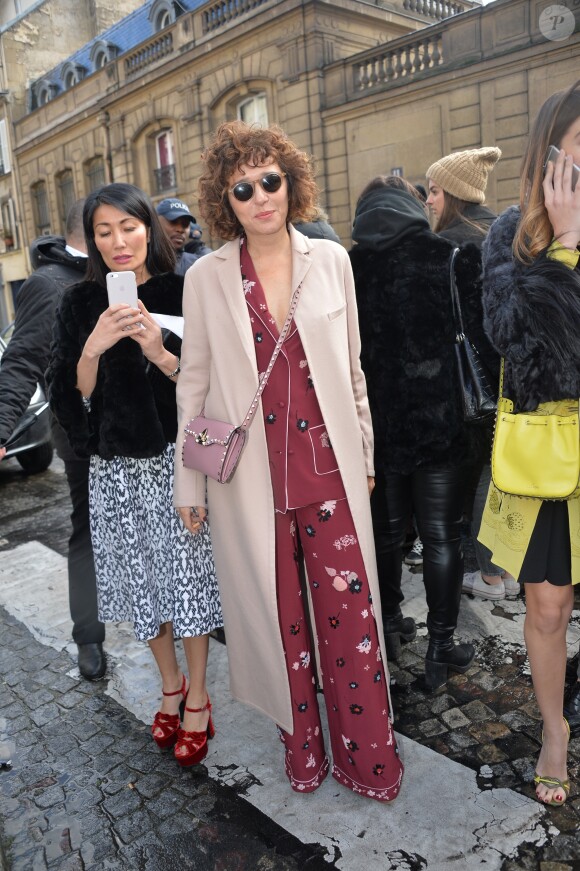 Valeria Golino arrivant au défilé de mode "Valentino", collection prêt-à-porter Automne-Hiver 2017-2018 à l'hôtel Salomon de Rothschild à Paris, le 5 Mars 2017.© CVS/Veeren/Bestimage