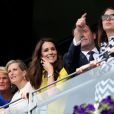  Rebecca Deacon (à droite), secrétaire particulière de Kate Middleton depuis 2012, avec la comtesse Sophie de Wessex et la duchesse Catherine de Cambridge à Wimbledon en juillet 2016. Rebecca a annoncé sa démission et quittera le service de la duchesse de Cambridge et de la famille royale à l'été 2017. 