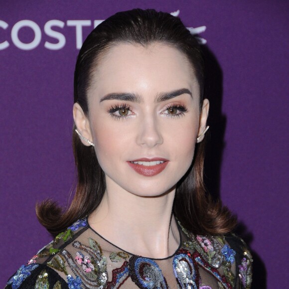 Lily Collins lors de la 19ème soirée des Costume Designers Guild Awards (CDGA) à l'hôtel The Beverly Hilton à Los Angeles, Californie, Etats-Unis, le 21 février 2017.