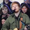 Ed Sheeran chante sur le plateau du "Today Show" au Rockefeller Plaza à New York, le 8 mars 2017.