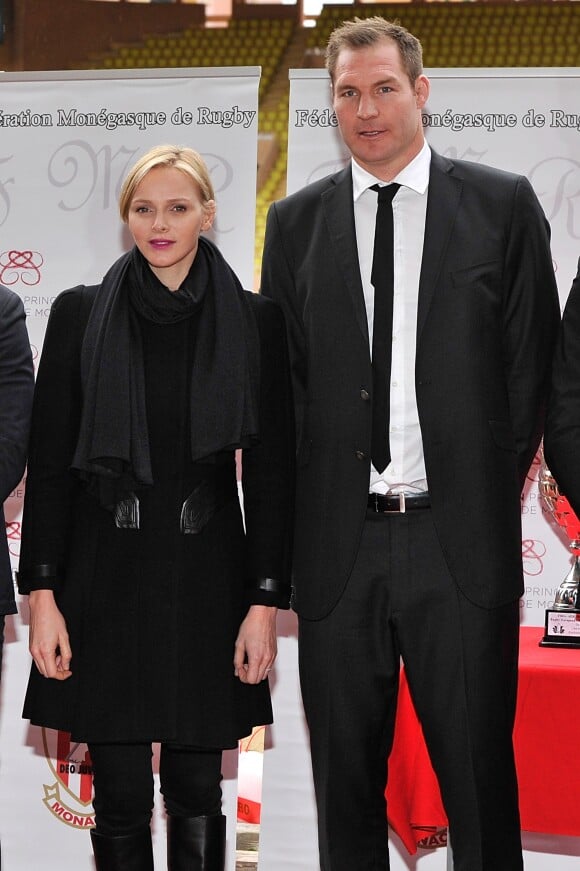 La Princesse Charlene de Monaco et le joueur de Toulon de Rugby Ali Williams assistent au 4ème Challenge Sainte Devote de Rugby au Stade Louis II à Monaco, le 1er février 2014.