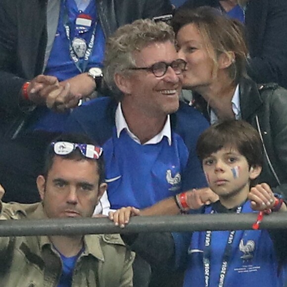 Denis Brogniart, sa femme Hortense lors du match du quart de finale de l'UEFA Euro 2016 France-Islande au Stade de France à Saint-Denis, France le 3 juillet 2016. © Cyril Moreau/Bestimage