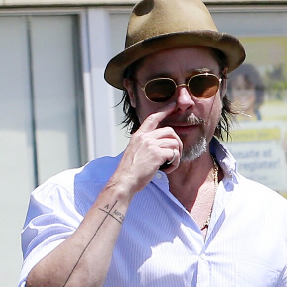 Brad Pitt et Angelina Jolie font du shopping avec leurs enfants Shiloh et Pax à Glendale. Le 10 juillet 2015