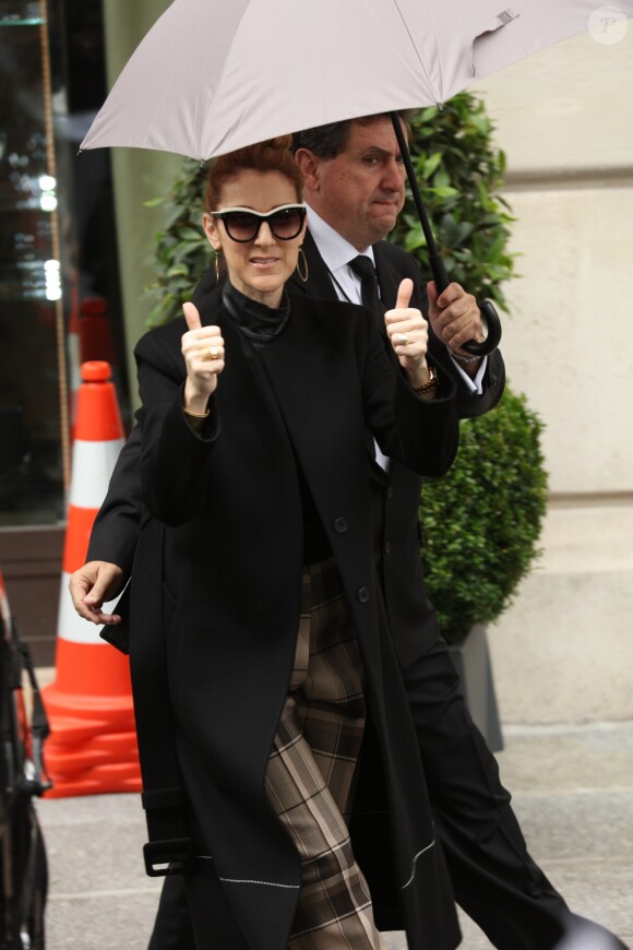 Céline Dion quitte son hôtel à Paris. Le 3 juillet 2016