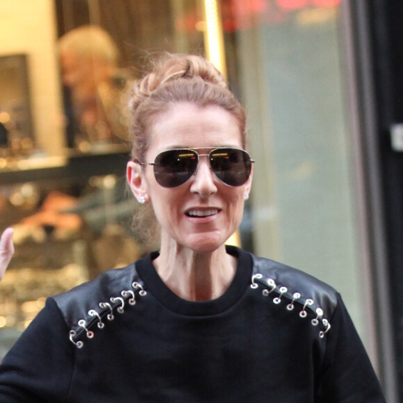 Exclusif - Céline Dion fait du shopping à Paris le 30 juin 2016. La chanteuse s'est rendue chez Burberry, Hermès, Make Up For Ever et le bijoutier Djula.