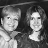 Carrie Fisher et sa mère Debbie Reynolds en vacances en Espagne en Février 1972