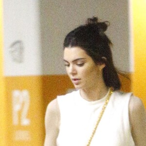 Kendall Jenner fait du shopping dans les rues de Beverly Hills, le 9 mars 2017