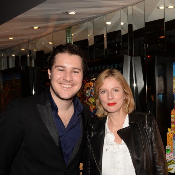 Exclusif - Johann Perathoner, Karin Viard - Vernissage de l'artiste Johann Perathoner à l'hôtel Renaissance à Paris le 17 mars 2017. © Rachid Bellak/Bestimage