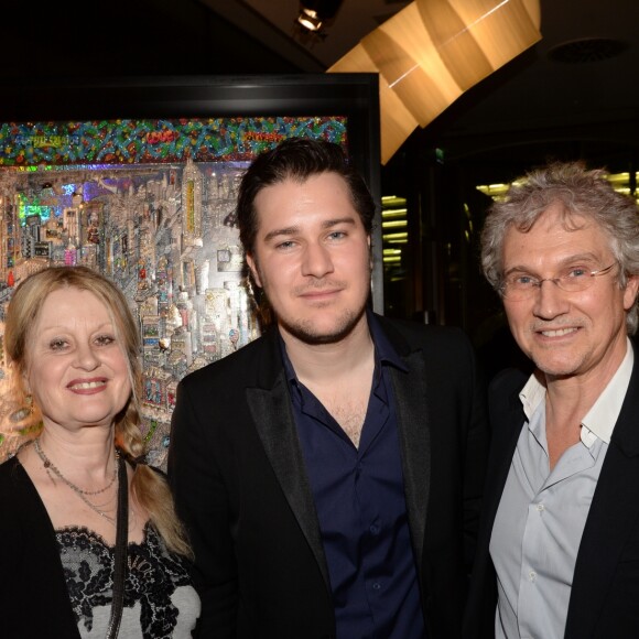 Exclusif - Johann Perathoner avec ses parents - Vernissage de l'artiste Johann Perathoner à l'hôtel Renaissance à Paris le 17 mars 2017. © Rachid Bellak/Bestimage