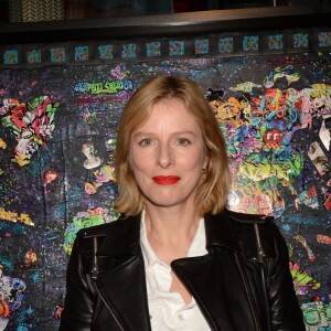 Exclusif - Karin Viard - Vernissage de l'artiste Johann Perathoner à l'hôtel Renaissance à Paris le 17 mars 2017. © Rachid Bellak/Bestimage