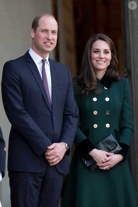 Le prince William, duc de Cambridge, et Kate Middleton, duchesse de Cambridge, ont été reçus au palais de l'Elysée le temps d'un entretien de courtoisie par le président François Hollande le 17 mars 2017 à Paris à l'entame de leur visite officielle de deux jours. © Cyril Moreau / Bestimage