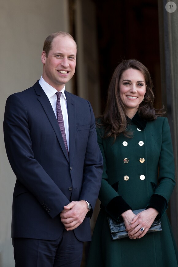 Le prince William, duc de Cambridge, et Kate Middleton, duchesse de Cambridge, ont été reçus au palais de l'Elysée le temps d'un entretien de courtoisie par le président François Hollande le 17 mars 2017 à Paris à l'entame de leur visite officielle de deux jours. © Cyril Moreau / Bestimage