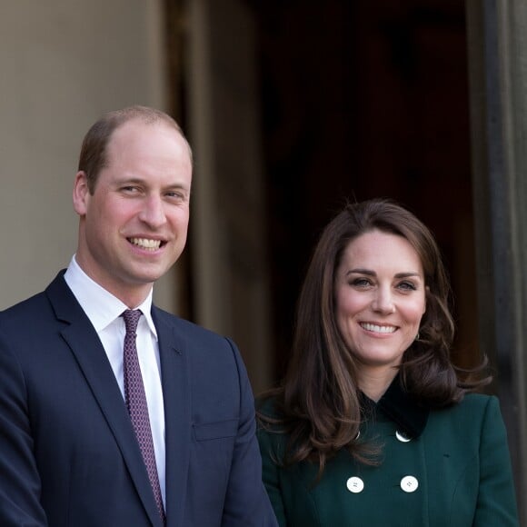 Le prince William, duc de Cambridge, et Kate Middleton, duchesse de Cambridge, ont été reçus au palais de l'Elysée le temps d'un entretien de courtoisie par le président François Hollande le 17 mars 2017 à Paris à l'entame de leur visite officielle de deux jours. © Cyril Moreau / Bestimage