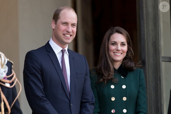 Le prince William, duc de Cambridge, et Kate Middleton, duchesse de Cambridge, ont été reçus au palais de l'Elysée le temps d'un entretien de courtoisie par le président François Hollande le 17 mars 2017 à Paris à l'entame de leur visite officielle de deux jours. © Cyril Moreau / Bestimage
