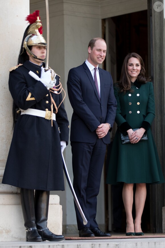 Le prince William, duc de Cambridge, et Kate Middleton, duchesse de Cambridge, ont été reçus au palais de l'Elysée le temps d'un entretien de courtoisie par le président François Hollande le 17 mars 2017 à Paris à l'entame de leur visite officielle de deux jours. © Cyril Moreau / Bestimage